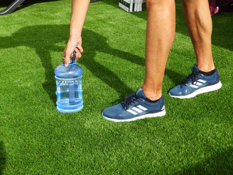 Césped artificial con recuperación a la pisada