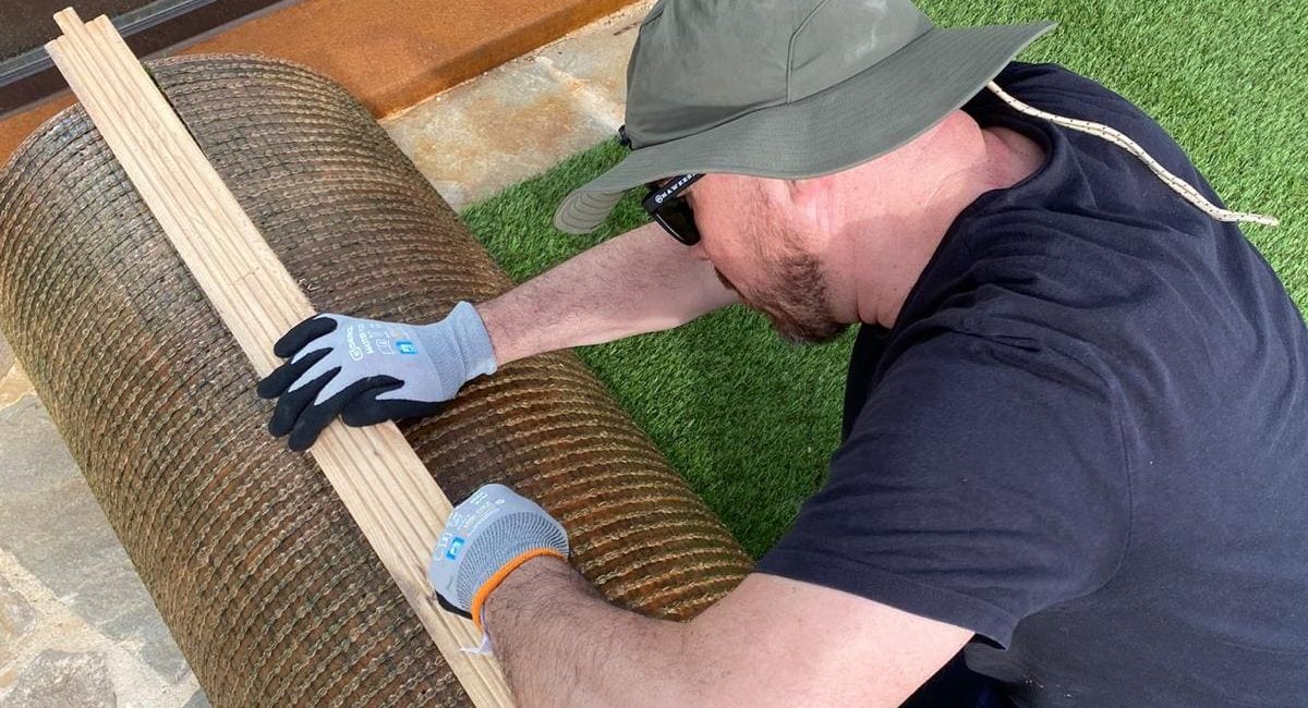 cortar-cesped-artificial