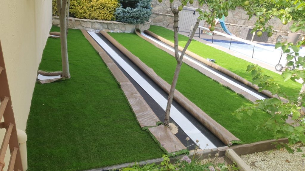 banda-union-cesped-artificial-instalacion